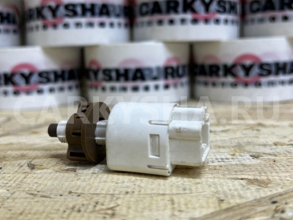 Концевик педали тормоза Toyota Camry VII (XV50) оригинальный номер 84340-19025