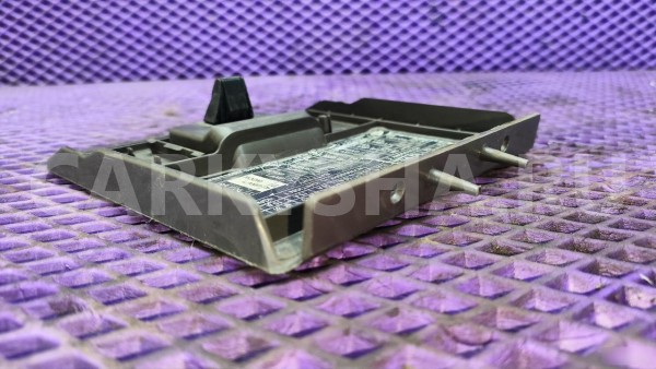 Крышка блока предохранителей Nissan Terrano WD21 Nissan Terrano оригинальный номер 6896501G00