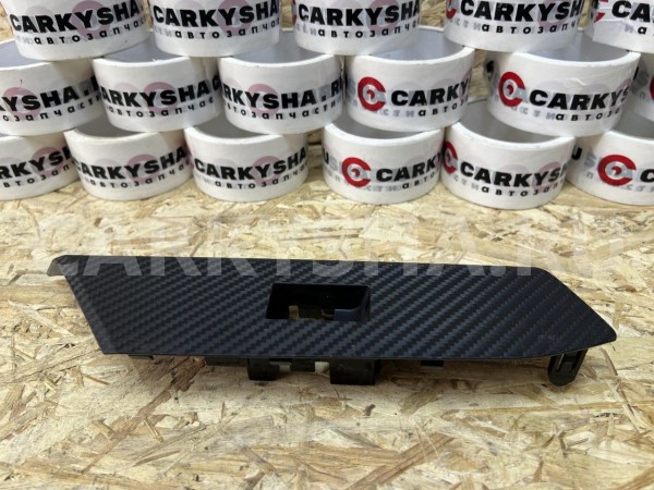 Накладка стеклоподъемника правая Toyota RAV 4 IV (CA40) оригинальный номер 74231-42180