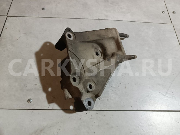 Кронштейн двигателя правый Mitsubishi Diamante оригинальный номер MD321517