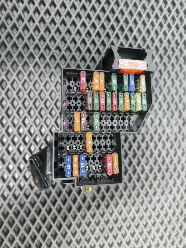 Блок предохранителей салонный VW Touareg 2017 7P0941828B NF Volkswagen Touareg 