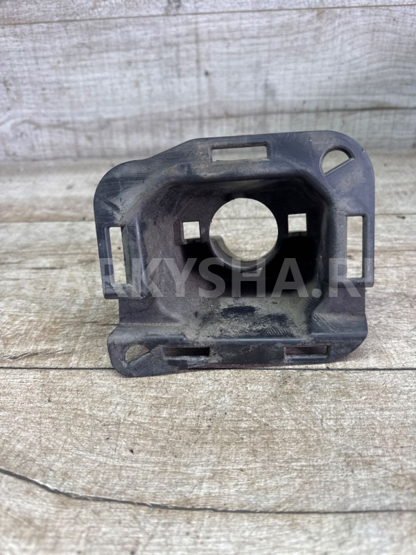 Кронштейн форсунки омывателя правый BMW X5 E70 BMW X5 оригинальный номер 51657223006