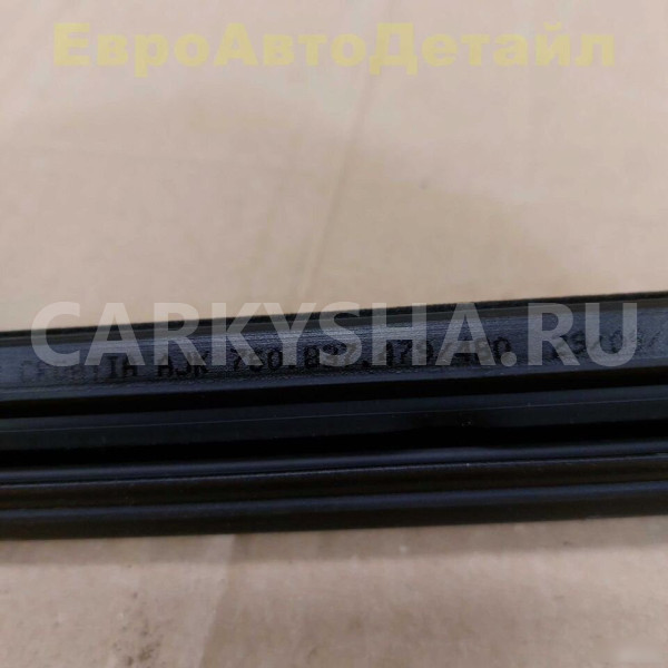 Уплотнитель стекла передней двери VW Touareg 3 CR7 Volkswagen Touareg оригинальный номер 760837479