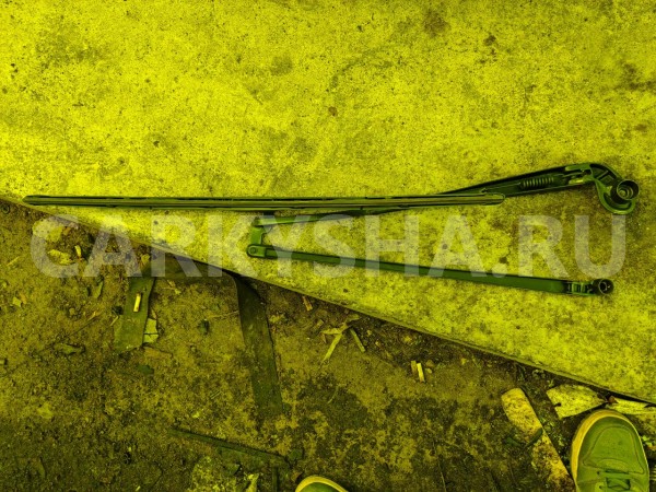 Дворник 5-й двери Toyota Ractis 