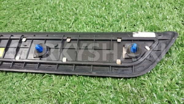 Накладка порога внутренняя передняя левая Hyundai Hyundai i40 оригинальный номер 858733Z100