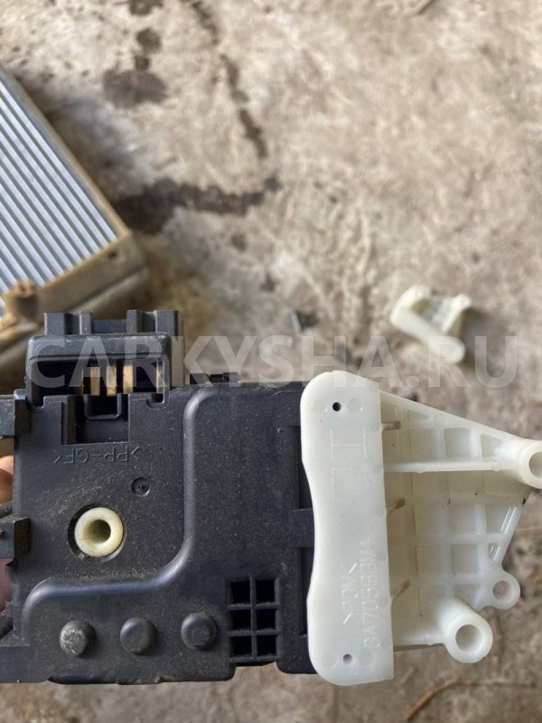 Моторчик заслонки отопителя Mazda 3 BL рестайлинг (2011—2013) Mazda 2 оригинальный номер BBT161A60