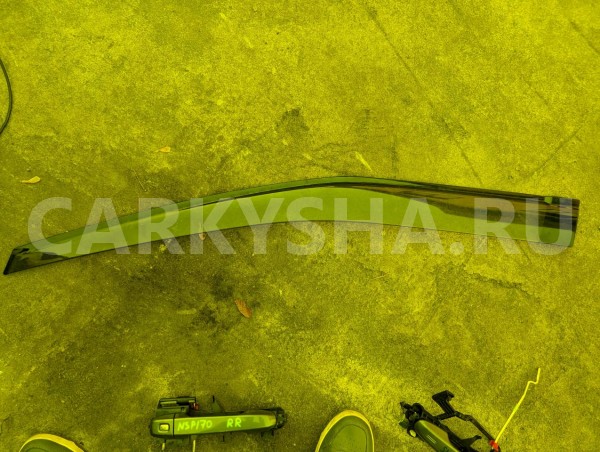 Ветровик Toyota Sienta 