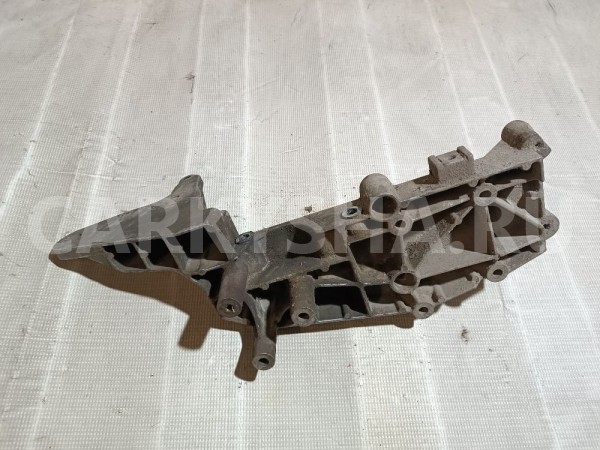 Кронштейн генератора Volvo S40 