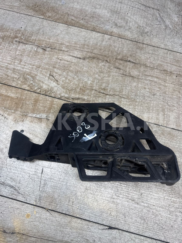 Крепление бампера переднее левое Peugeot 5008 1 Peugeot 5008 оригинальный номер 9684022680