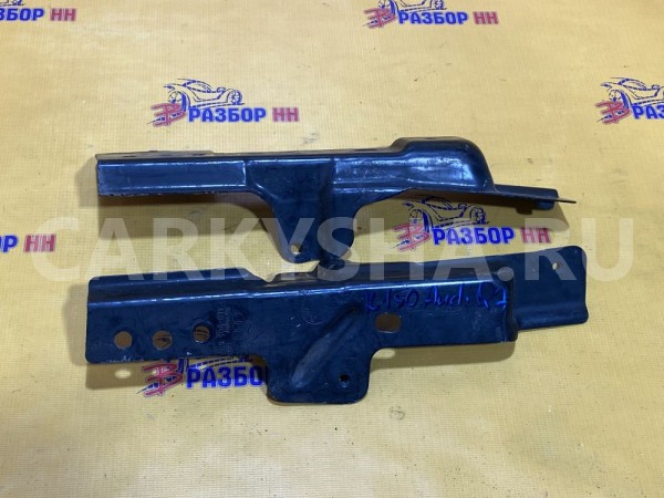 Кронштейн воздушного фильтра комплект Audi Q7 4L Audi 200 оригинальный номер 4L0805697