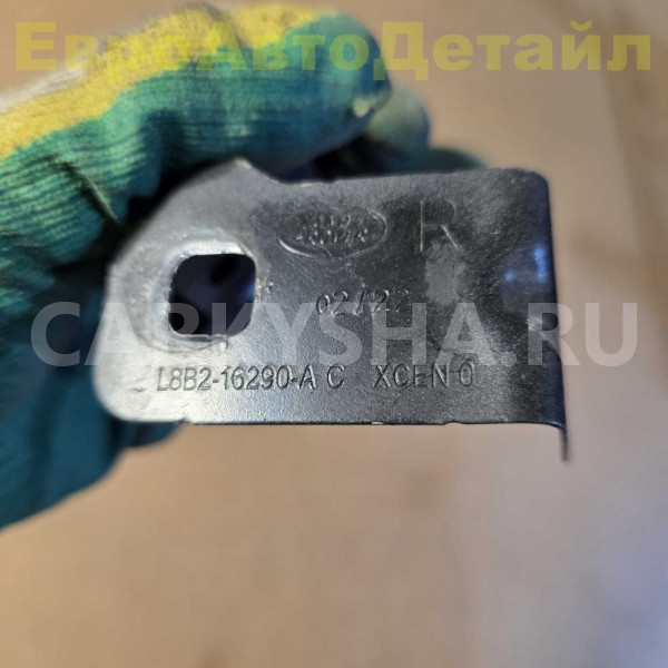 Кронштейн крыла правый Land Rover Defender 2 L663 Land Rover Defender оригинальный номер LR131396