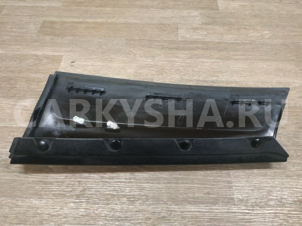 Накладка заднего крыла правого Land Rover Freelander 