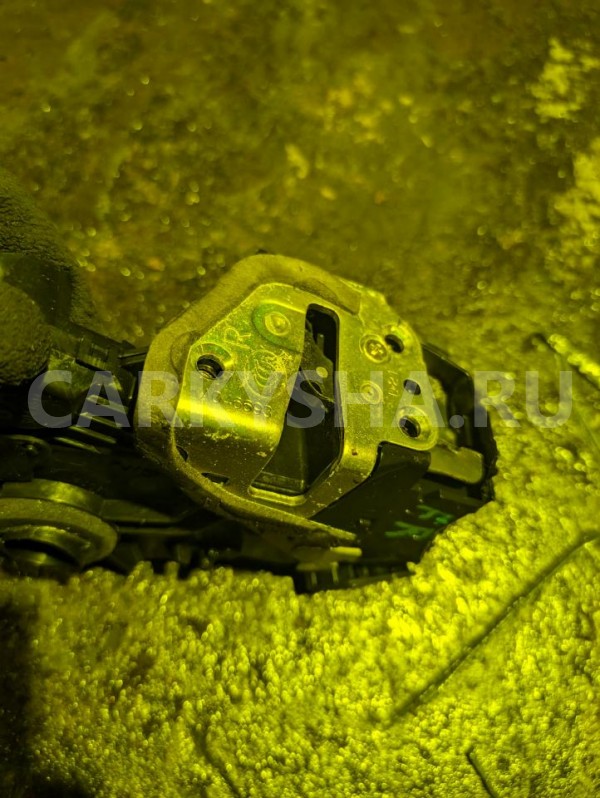 Замок двери Toyota Alphard 