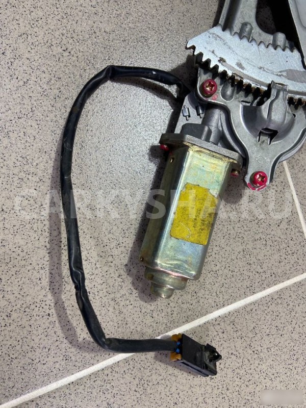 Стеклоподъемник передний левый Nissan Cube 1999 г Nissan Cube 