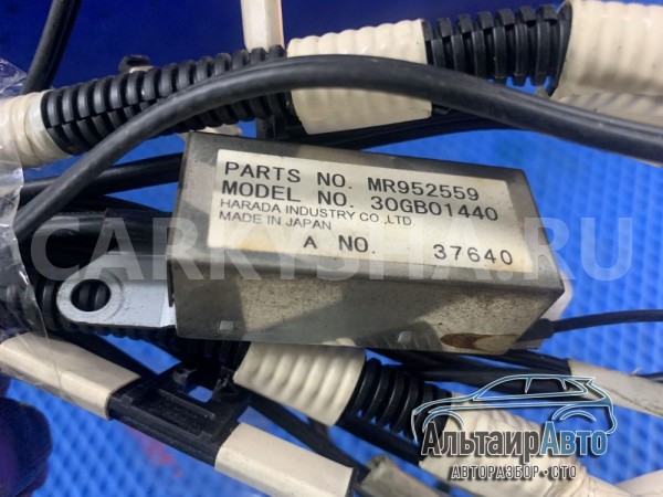 Усилитель антенны проводка антенна Pajero 3 Mitsubishi i оригинальный номер MR952559