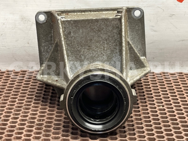 Опорный кронштейн привода BMW 3er оригинальный номер 31 50 7 601 995, 31 50 7 601 995, 31507601995, 7601995, 31 50 7 601 996, 31507601996, 7601996