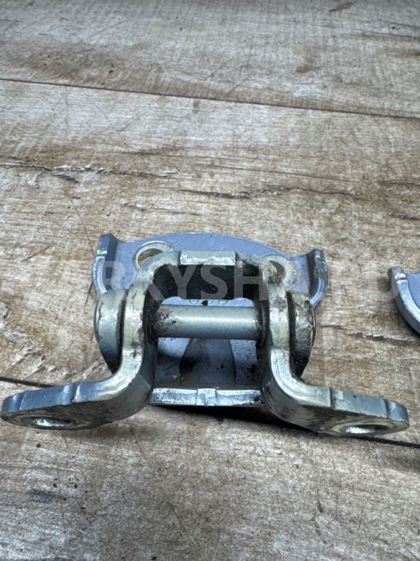 Петли задней двери Chevrolet Rezzo Chevrolet Rezzo оригинальный номер 97580755