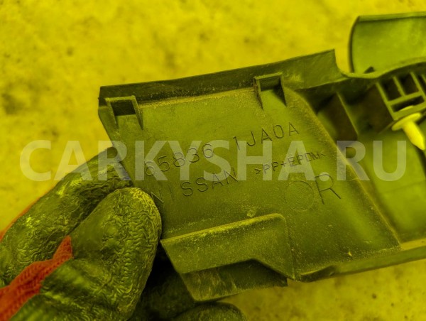 Накладка на крыло Nissan Elgrand оригинальный номер 658361JA0A