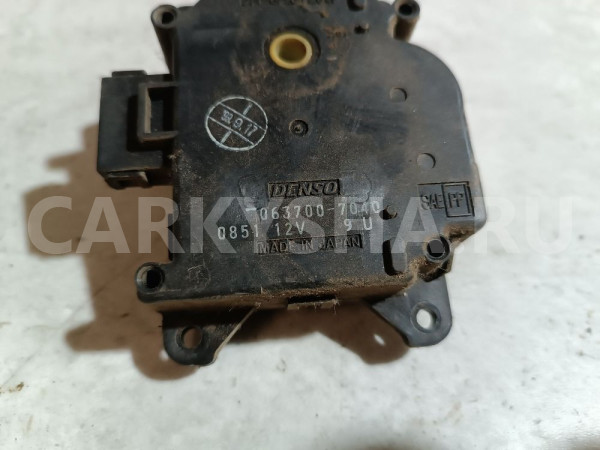 Моторчик заслонки отопителя Toyota Prius оригинальный номер 0637007040