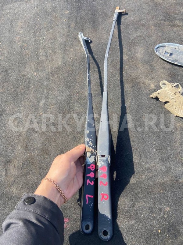 Поводок стеклоочистителя Ford Focus II рестайлинг (2007—2011) Ford Focus оригинальный номер 1731534