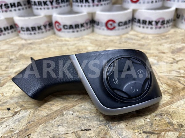 Блок кнопок руля Toyota Camry VII (XV50) оригинальный номер 84250-33330