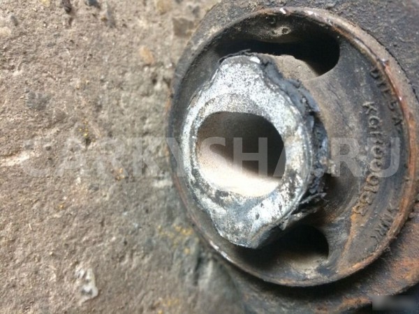 Кронштейн редуктора Land Rover Discovery III Land Rover Discovery оригинальный номер TAU500070