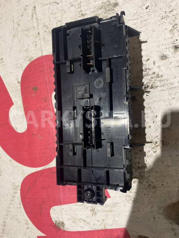 Блок предохранителей Mercedes A W176 Mercedes-Benz A-klasse оригинальный номер A2469067100