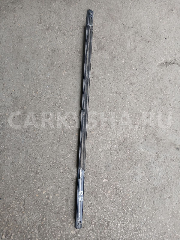 Молдинг стекла задний правый Mitsubishi Lancer 9 Mitsubishi i оригинальный номер MR525758