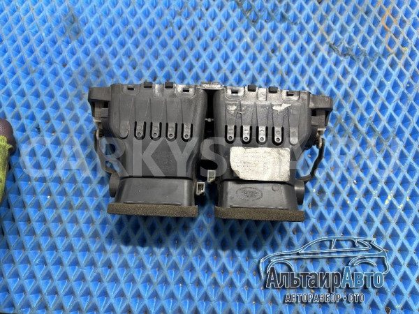 Центральные воздуховоды Range Rover 3 L322 Land Rover Range Rover оригинальный номер JBD500240PUY