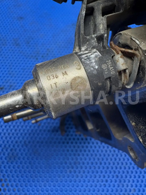 Топливная рампа с форсунками Volkswagen Golf Mk6 (2008—2012) Volkswagen Golf оригинальный номер 03c906036m