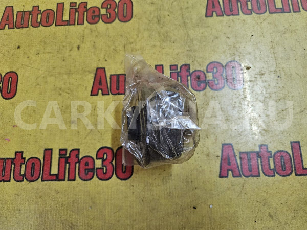Сайлентблок переднего рычага Toyota Auris оригинальный номер 4806802130