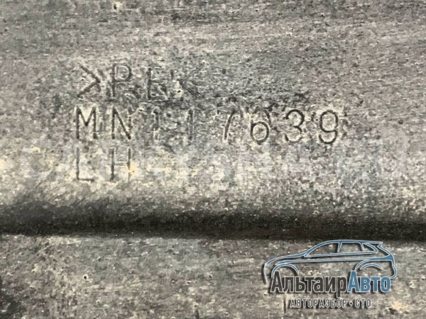 Подкрылок локер передний левый Pajero 3 Mitsubishi i оригинальный номер MN117639