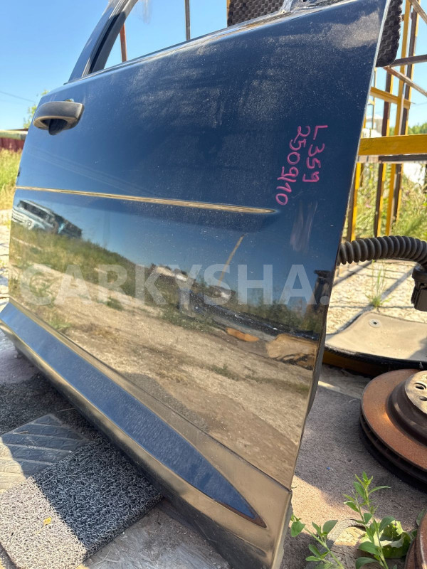 Дверь передняя правая Land Rover Freelander 2 Land Rover Freelander оригинальный номер LR005656