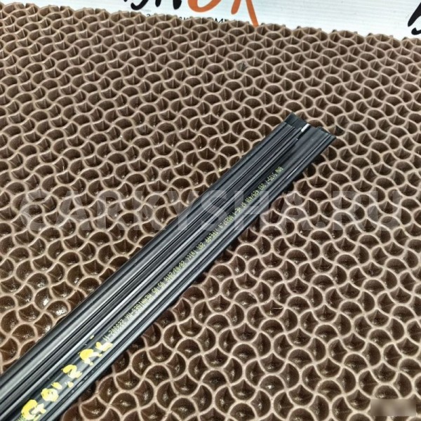 Уплотнитель стекла BMW X3 