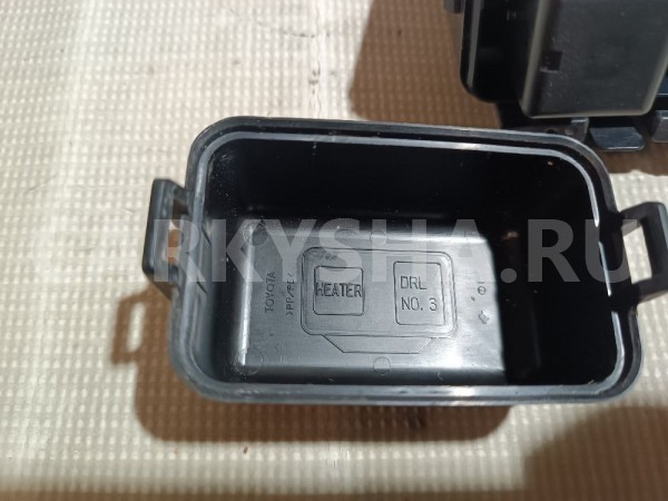 Блок предохранителей подкапотный Lexus RX 