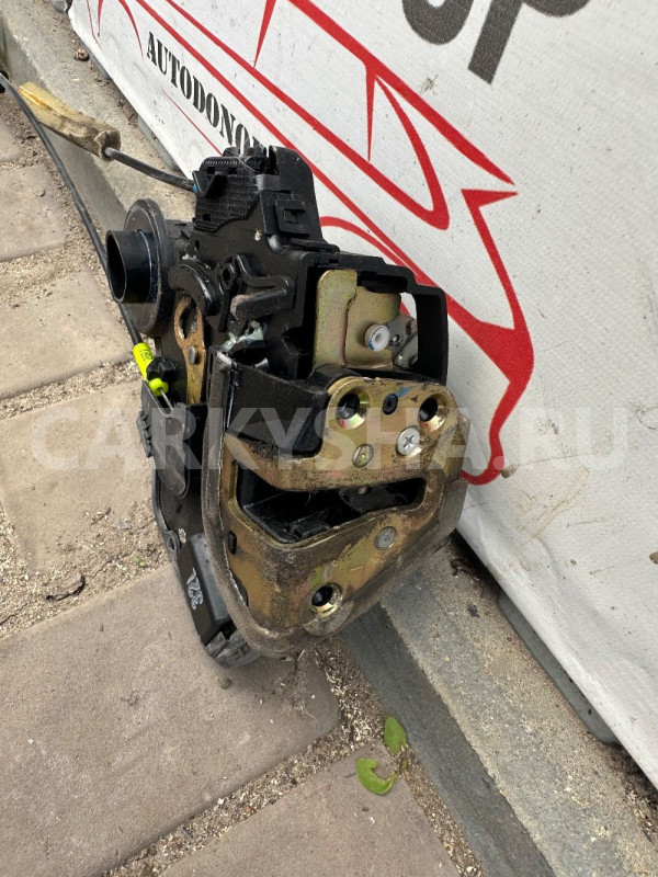 Замок двери задней левой Toyota Avensis T250 Toyota Avensis оригинальный номер 6906002102