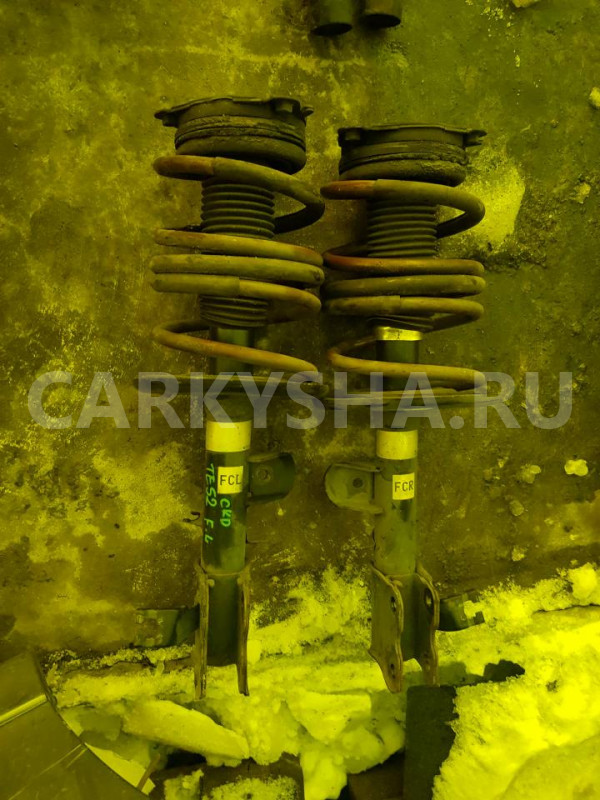 Стойка амортизатора Nissan Elgrand 