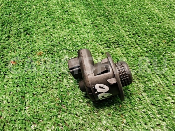 Блок управления зеркалами Lada X-Ray 2019 255704649R 21129 ВАЗ (Lada) 2112 