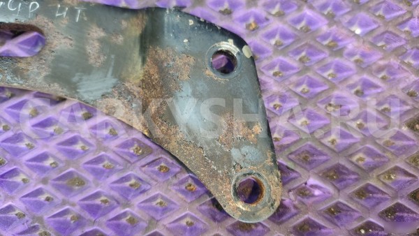 Кронштейн насоса гур Nissan Terrano WD21 Nissan Terrano 
