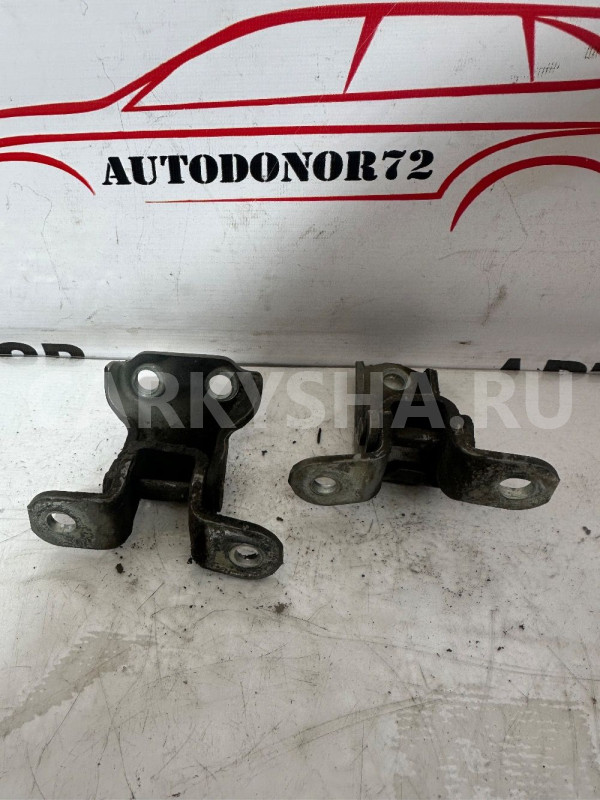 Петли передней правой двери Toyota Yaris 2005-2012 Toyota Yaris оригинальный номер 687300D030