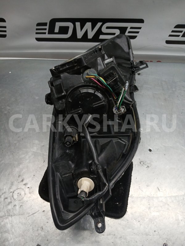 Фара Toyota Vitz 