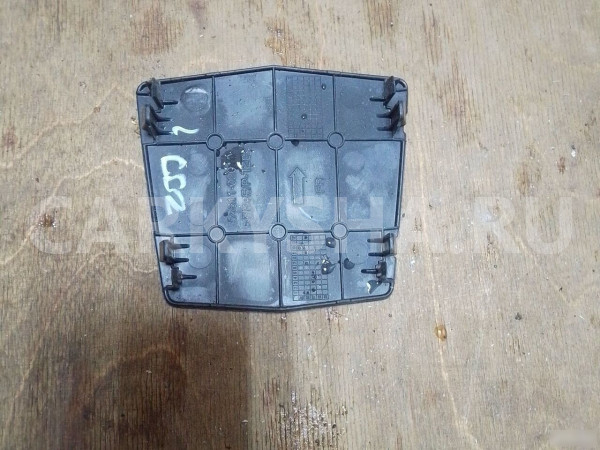 Заглушка центральной консоли Toyota Corolla Auris Toyota Auris оригинальный номер 55611-02010