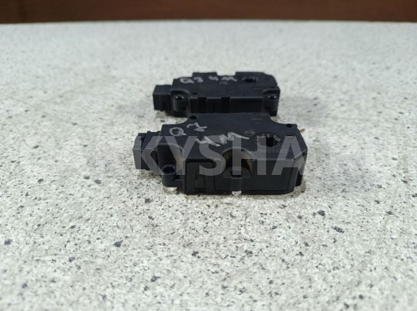 Моторчик заслонки отопителя Audi Q7 4M (2015—2020) Audi Q7 оригинальный номер 4M0820511