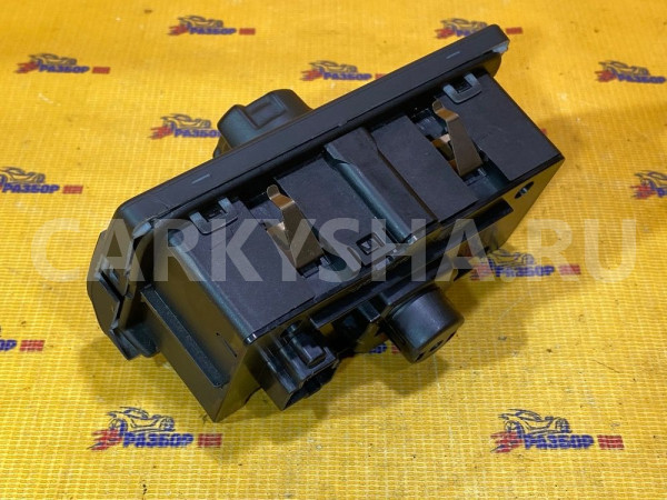 Блок управления светом Land Rover Freelander II рестайлинг (2010—2012) Land Rover Freelander оригинальный номер LR005194
