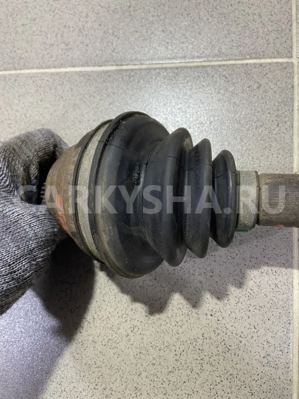 Привод передний левый Audi 100 C3 4B 1.8 л. Audi 100 