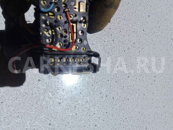 Переключатель поворотов подрулевой Renault Sandero I (2009—2014) Renault 14 оригинальный номер 6001551360