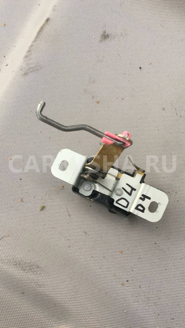 Замок стекла багажной двери Infiniti QX56(JA60) (2004-2009) Infiniti QX56 