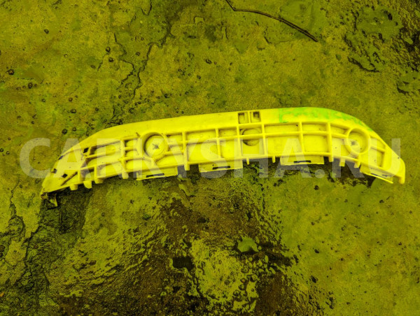 Крепление бампера Toyota Ractis оригинальный номер 52575-52120