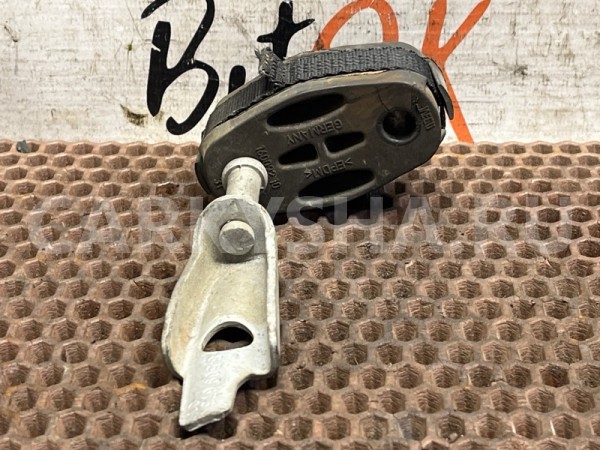 Кронштейн глушителя BMW X3 оригинальный номер 18 30 7 620 945, 18 30 7 620 945, 18307620945, 7620945, 18 30 8 509 673, 18308509673, 8509673, 18 20 7 807 132, 18207807132, 7807132