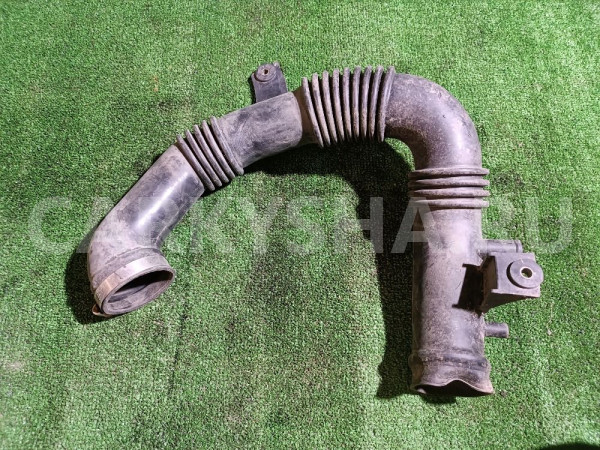 Патрубок воздушного фильтра Mazda 2 оригинальный номер B34M13330A